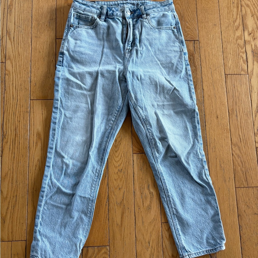 American Eagle Outfitters Light Wash Relaxed Jeans